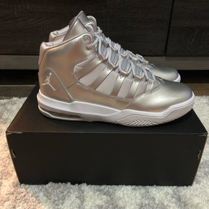 Jordan Max Aura SE (GS) 8.5Y Men’s 8.5 Women’s 10